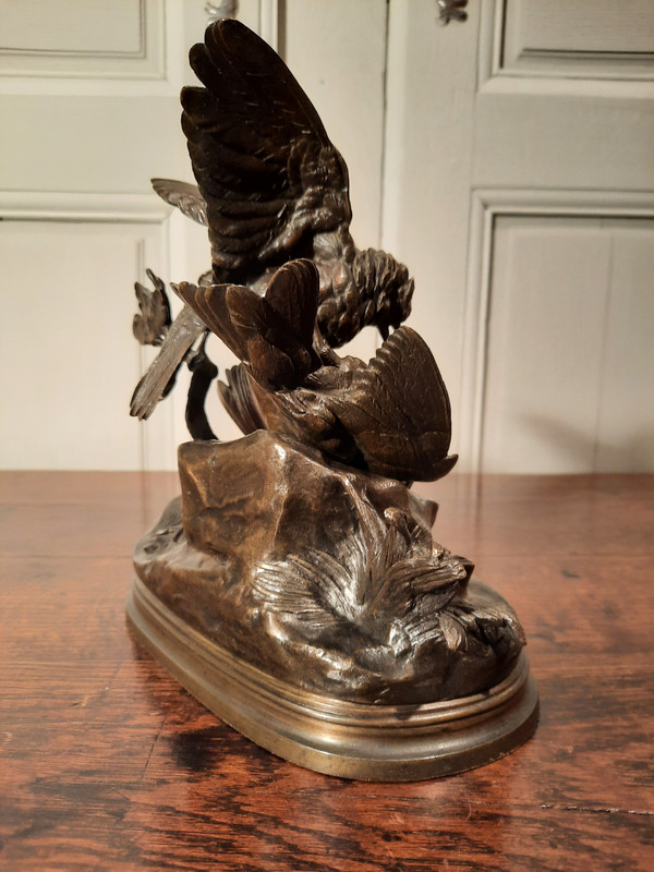 Bronze sculpture representing two birds, signed J. Moigniez from the 19th century.