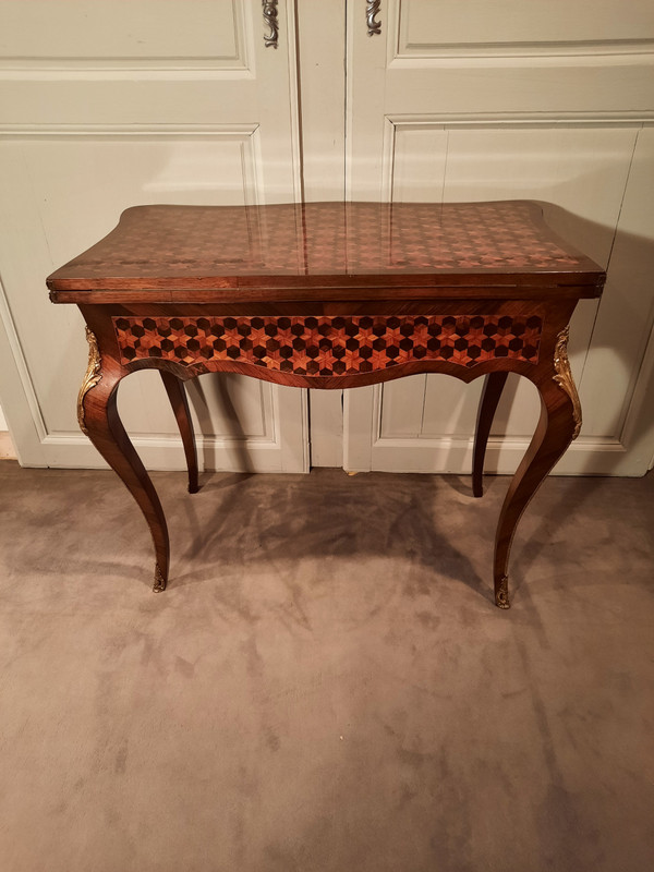 Table à jeu en marqueterie d’époque Napoléon III.