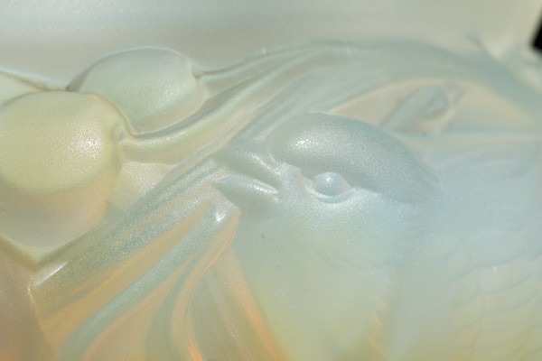 Discover the Magnificent PINSONS Vase by René Lalique 