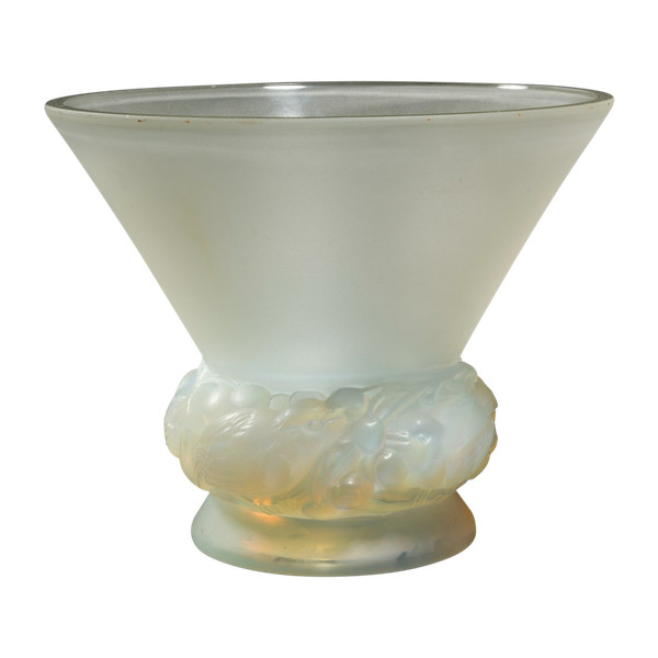 Discover the Magnificent PINSONS Vase by René Lalique 