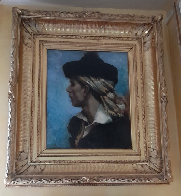 Ritratto di profilo di un uomo spagnolo con un copricapo tradizionale 