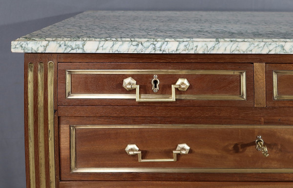 Petite commode en acajou de style Louis XVI 