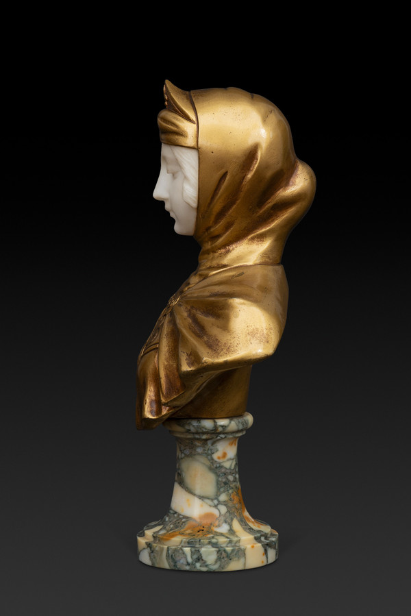 Busto in alabastro e bronzo dorato "GIOVANNA D'ARCO" (inizio del XX secolo) di G. VAN VAERENBERGH: