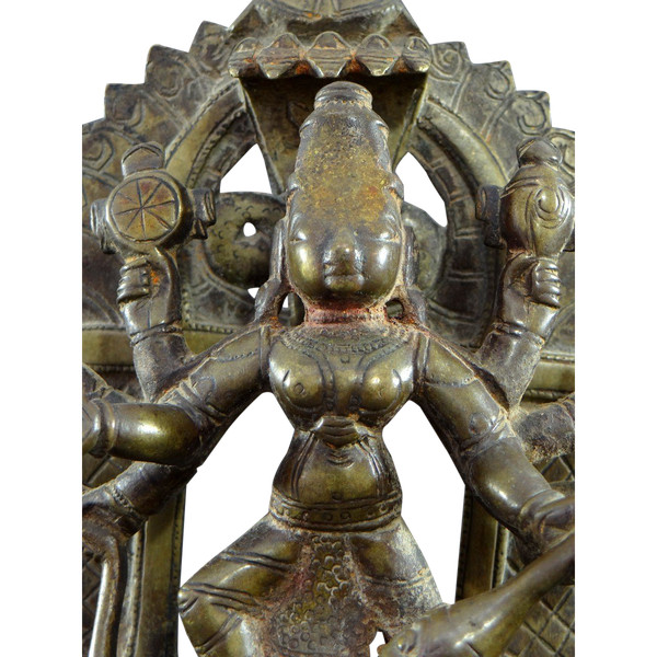 Indien, 17. Jahrhundert oder früher, Bronzegruppe, die die Göttin Durga darstellt.