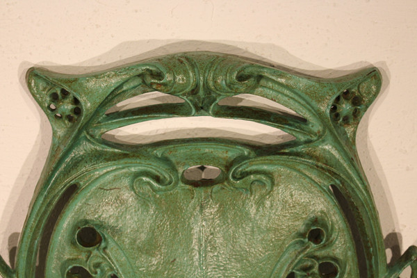 Art Nouveau coat of arms by Hector Guimard
