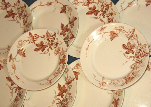 10 Lunéville earthenware plates with brown ivy decor, Art Nouveau period
