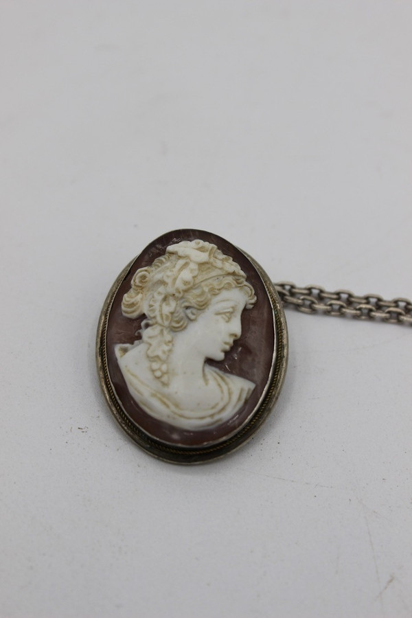 Spilla con cammeo con montatura in argento, 1900 circa