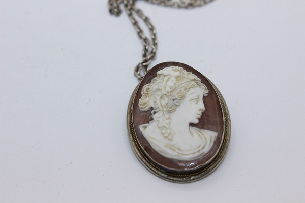 Spilla con cammeo con montatura in argento, 1900 circa