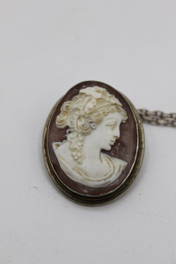 Spilla con cammeo con montatura in argento, 1900 circa