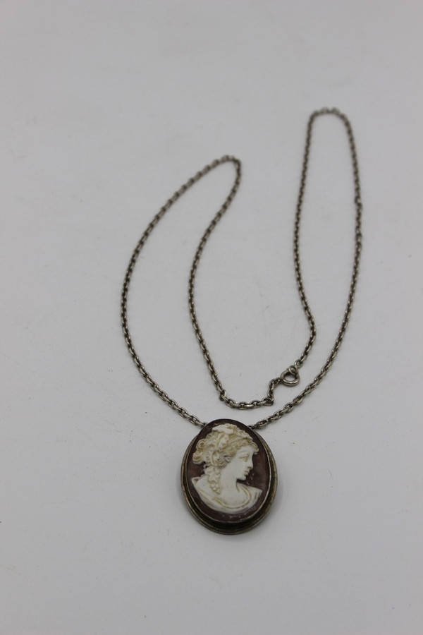 Spilla con cammeo con montatura in argento, 1900 circa