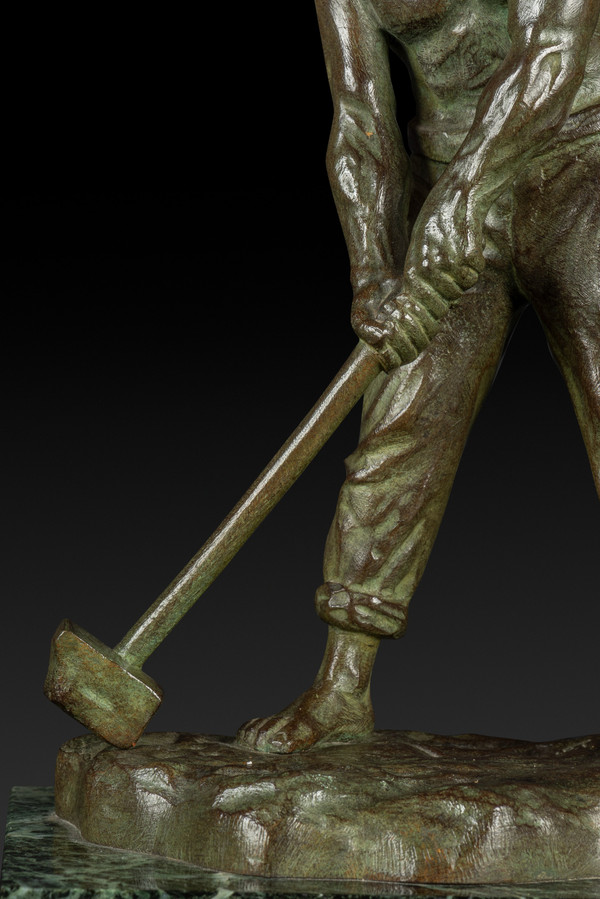Kleine Art Déco-Bronzestatue "Le Marteleur" von Victor Demanet (1895-1964):