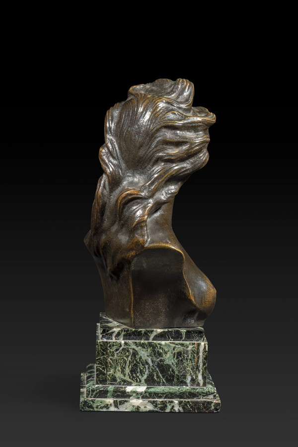 Il Busto di giovane donna con i seni scoperti di Jef Lambeaux (1852-1908):