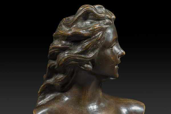 Il Busto di giovane donna con i seni scoperti di Jef Lambeaux (1852-1908):