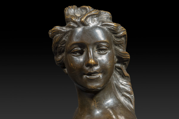 Il Busto di giovane donna con i seni scoperti di Jef Lambeaux (1852-1908):