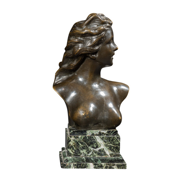 Il Busto di giovane donna con i seni scoperti di Jef Lambeaux (1852-1908):