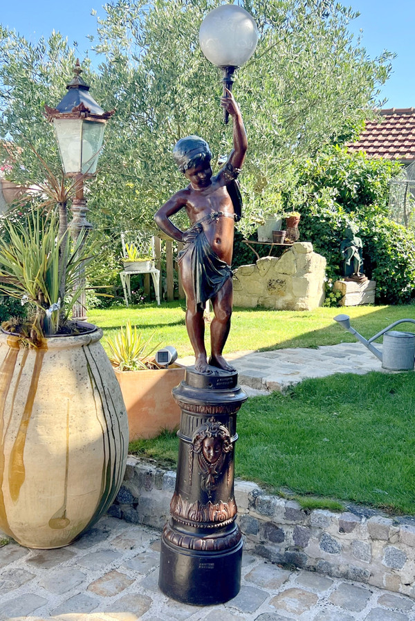 ANTOINE DURENNE 1822-1895 / PORTE TORCHERE CHERUBIN EN FONTE PATINÉE POLYCHROME