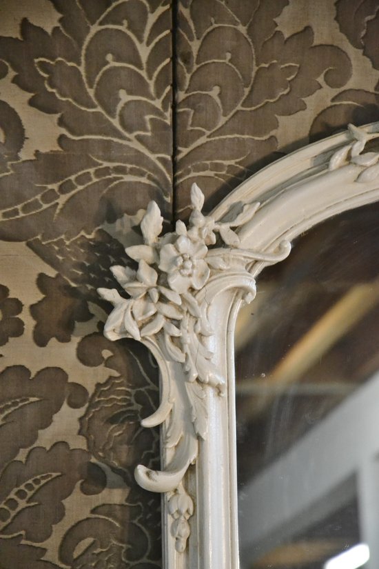 Grand miroir de style Louis XV rocaille