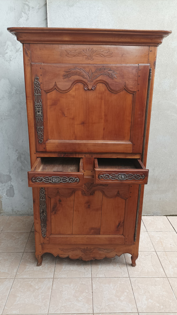 Vandeen Cabinet Man Standing Luigi XV in ciliegio