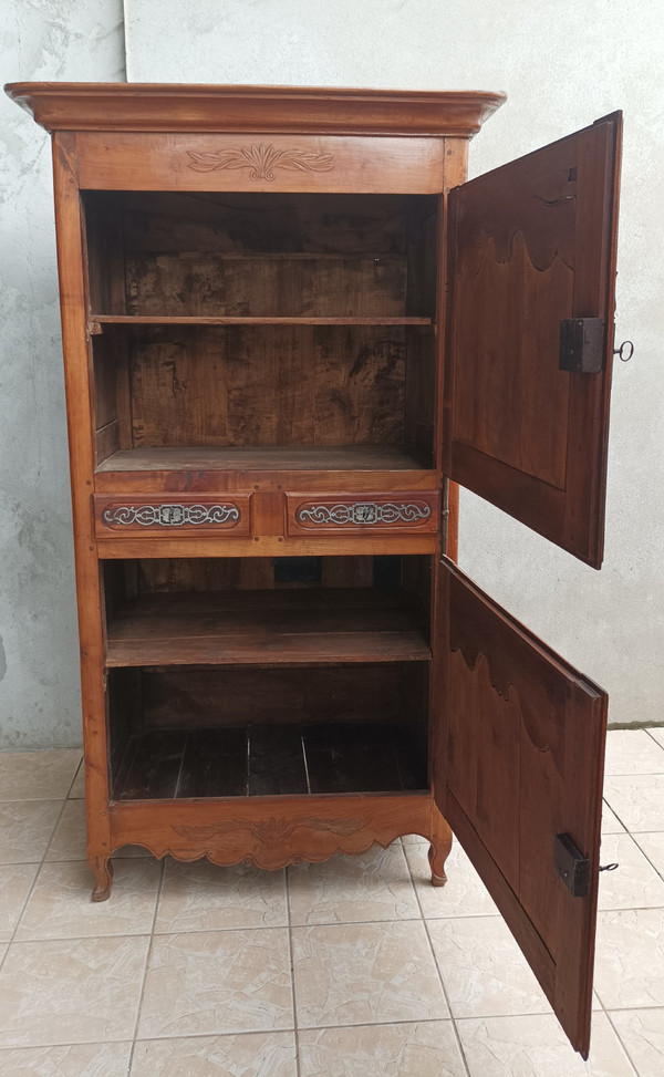 Vandeen Cabinet Man Standing Luigi XV in ciliegio