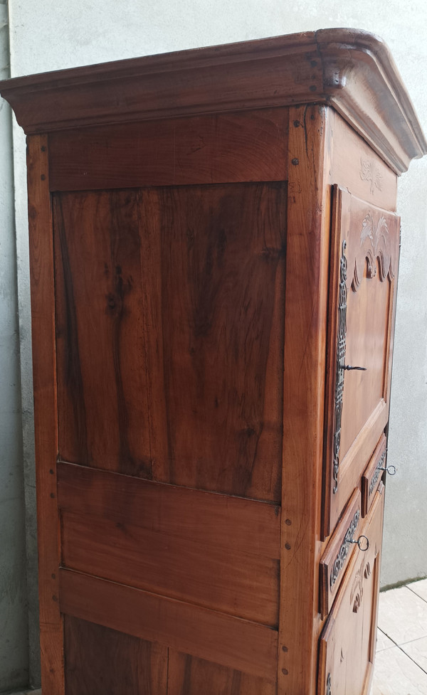 Vandeen Cabinet Man Standing Luigi XV in ciliegio