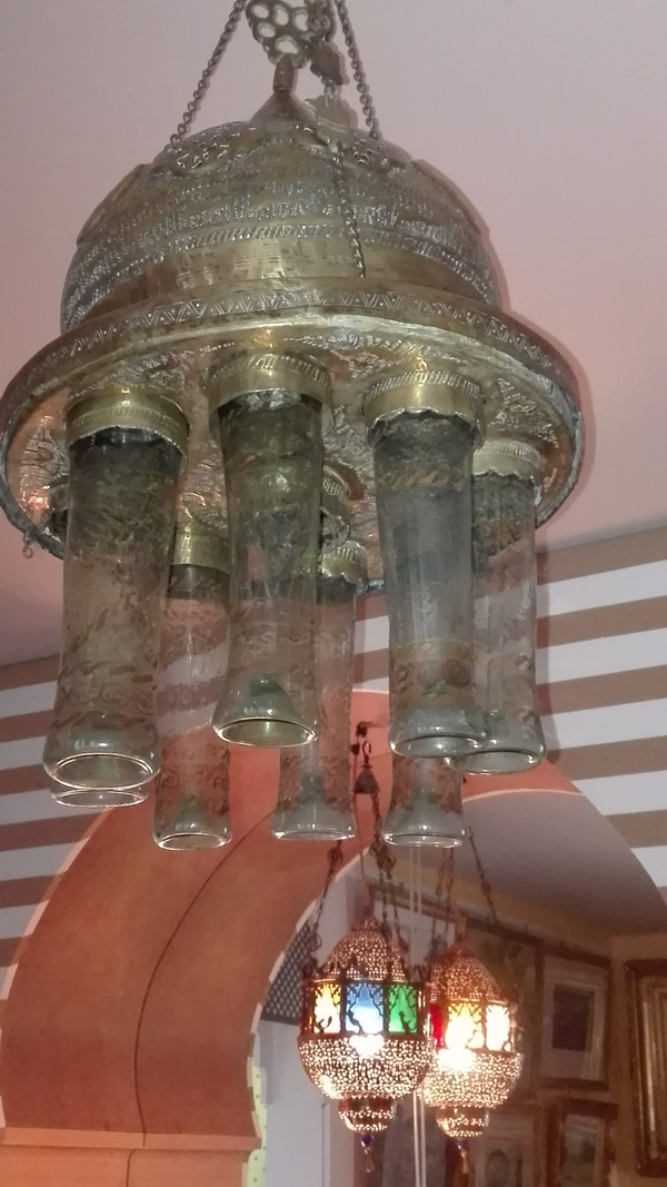 Lampe de mosquée XIXe siècle munie de 6 verres caligraphiés, laiton ajouré