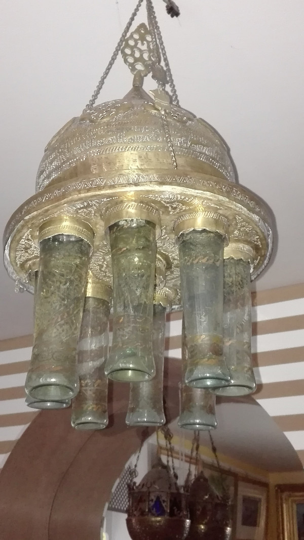 Lampe de mosquée XIXe siècle munie de 6 verres caligraphiés, laiton ajouré