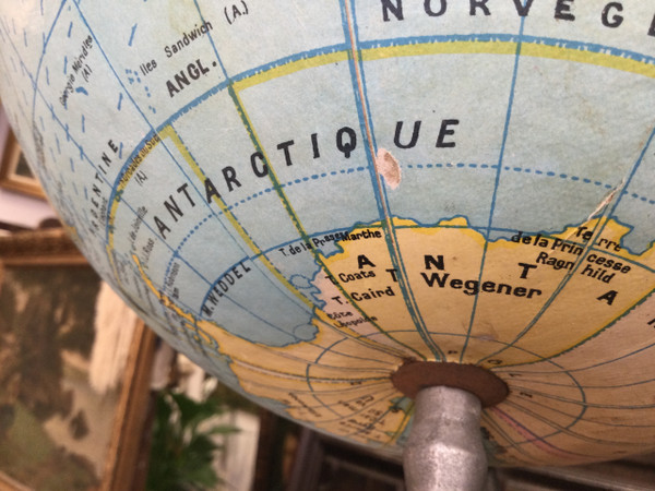 Globe terrestre année 40