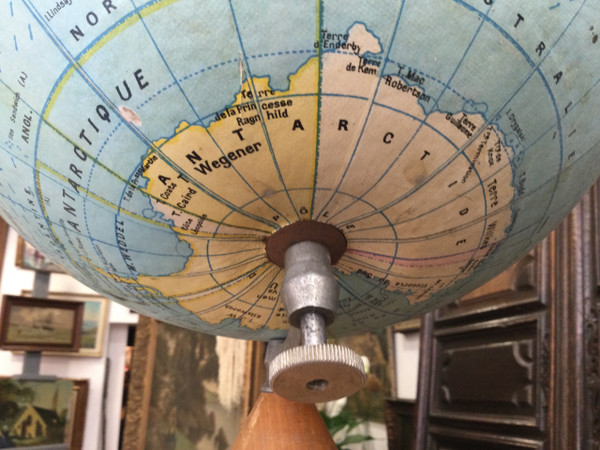 Globe terrestre année 40