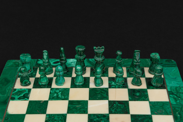 Small square chessboard in malachite and marble:
