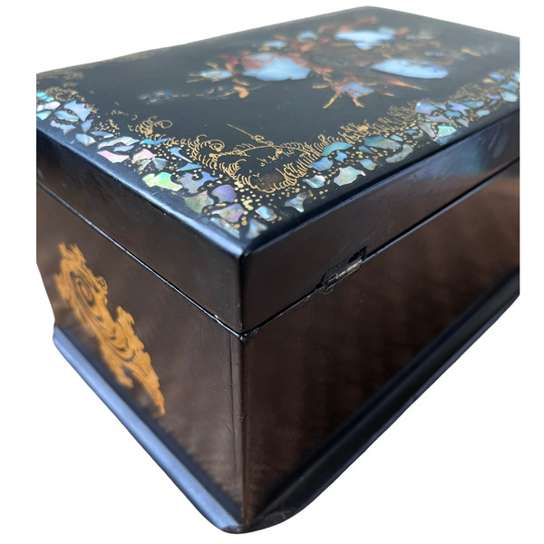 Small blackened wooden tea box with mother-of-pearl - Bird decoration - Napoleon III Period - 19th Century