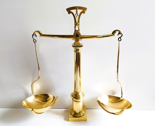 Petite balance en bronze et laiton 