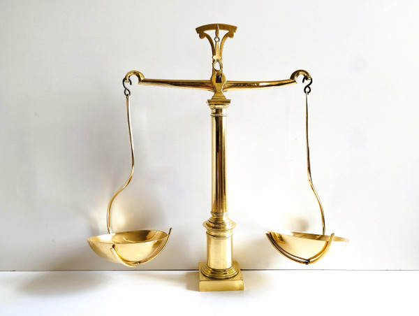 Petite balance en bronze et laiton 