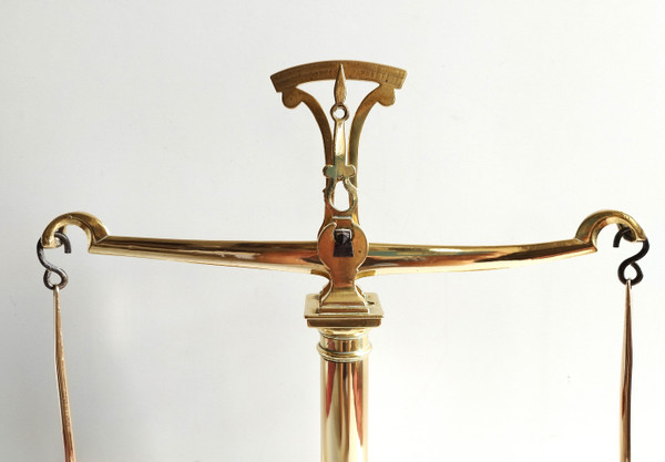 Petite balance en bronze et laiton 