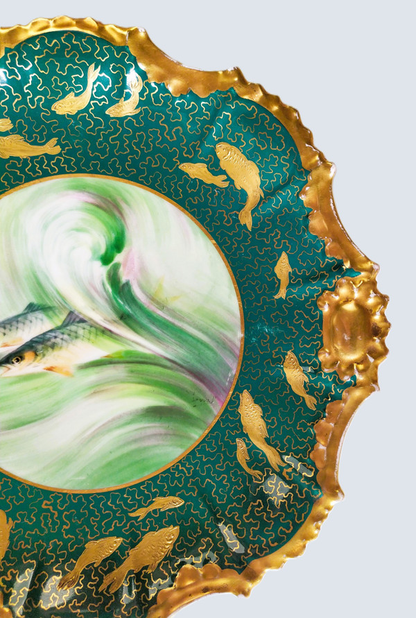 Piatto in porcellana di Limoges con decoro pesci dipinto a mano 