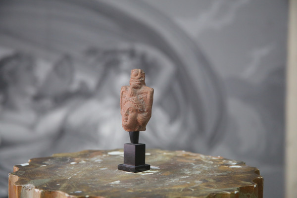 Testa femminile in terracotta, Egitto periodo romano