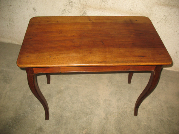 Table à écrire bureau époque 18ème Louis XV en noyer blond avec un tiroir 