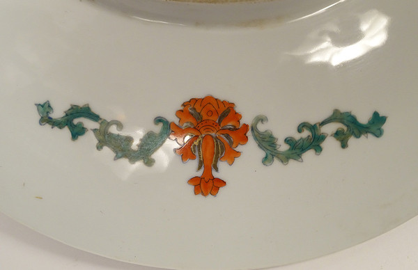 Große chinesische Porzellanplatte Imari Fisch Karpfen Blumen China Anfang 20.