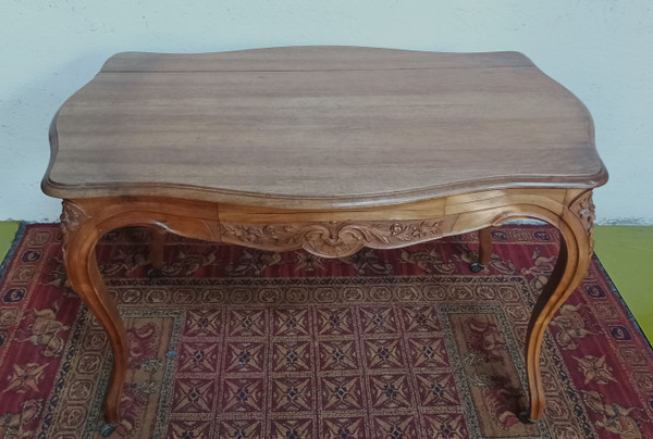 Louis XV middle table in walnut