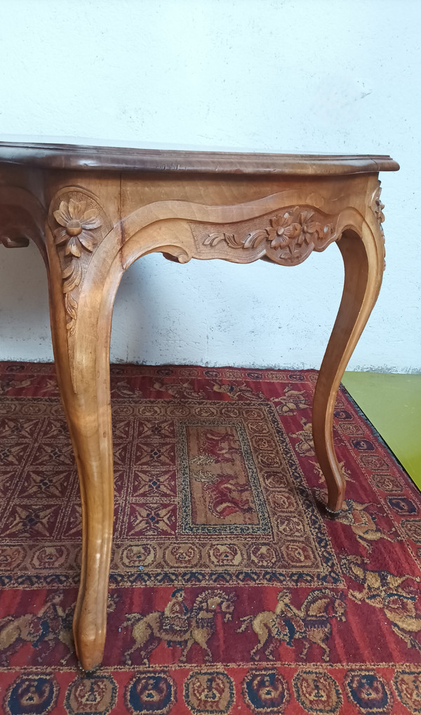 Louis XV middle table in walnut