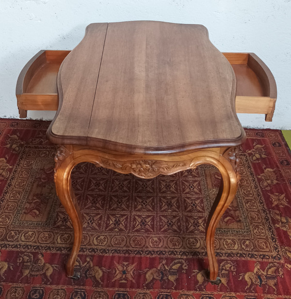 Louis XV middle table in walnut
