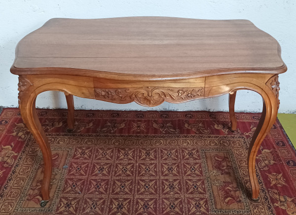 Louis XV middle table in walnut