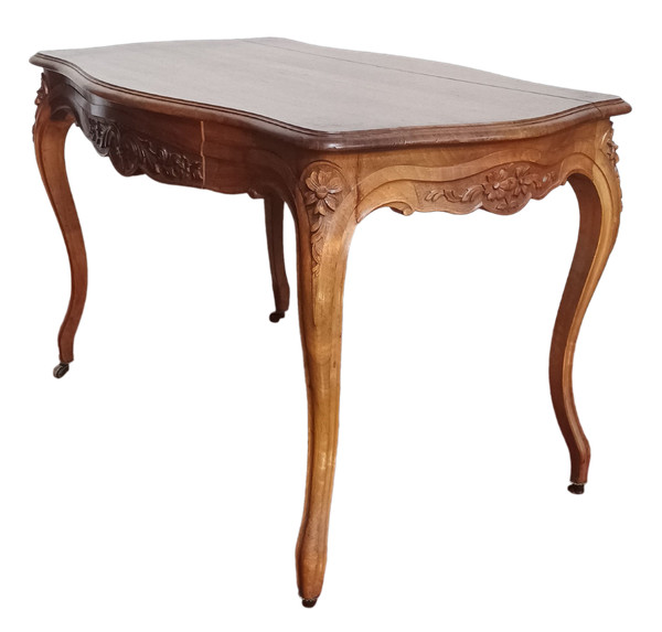 Louis XV middle table in walnut