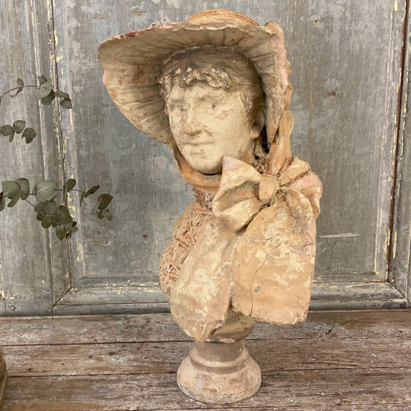 Busto in terracotta firmato Garnier