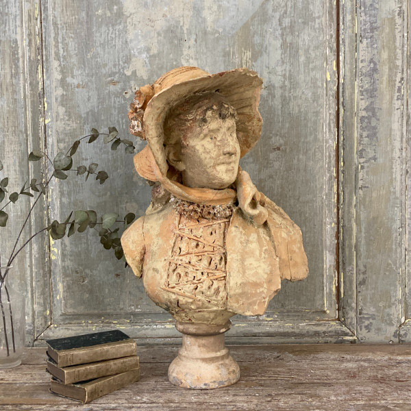 Busto in terracotta firmato Garnier