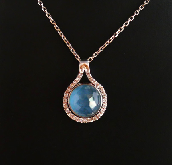 Pendentif serti d'une importante Aigue-Marine 