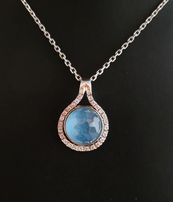 Pendentif serti d'une importante Aigue-Marine 