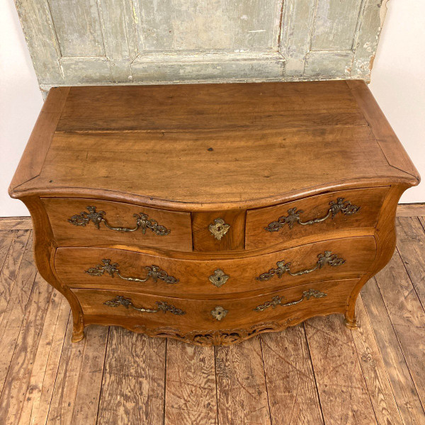 Geschwungene Kommode Louis XV Aus Nussbaumholz