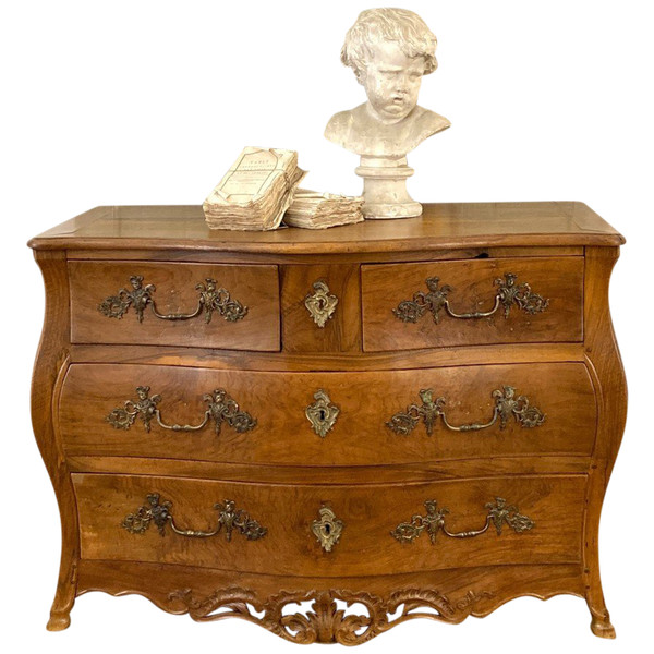 Geschwungene Kommode Louis XV Aus Nussbaumholz