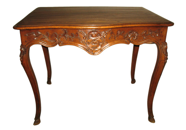 Louis XV period Provençal console in honey-coloured walnut, curved and carved 18th century