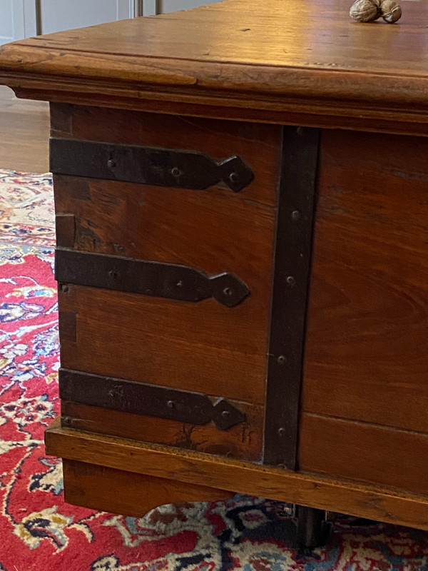coffre toscan du XVIII° siècle pouvant servir de table basse